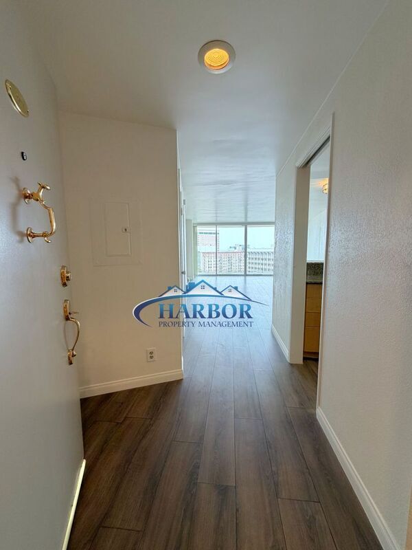 Building Photo - 700 E Ocean Blvd