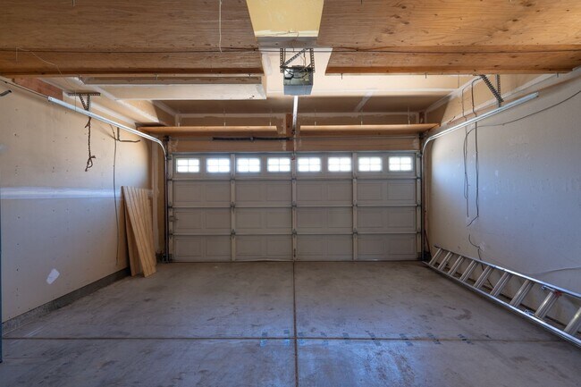Building Photo - ***Exceptional 3BR/2.5BA Residence in Prime *** San Leandro Location