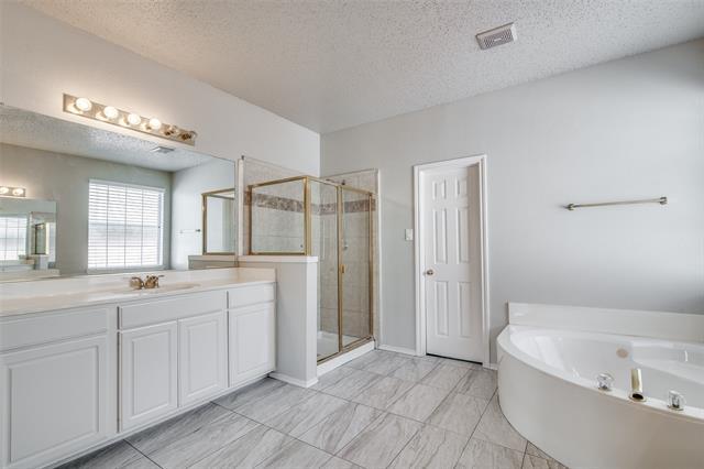 Building Photo - 1520 Eaglepoint Dr