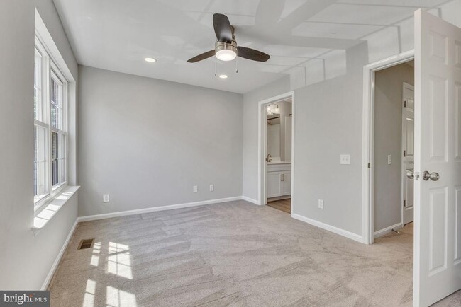 Building Photo - 5980 Kimberly Anne Way
