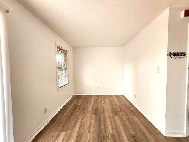 Building Photo - Charming Studio Condo Unit; Private Fenced...