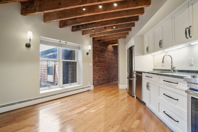 Building Photo - 122 Fulton St