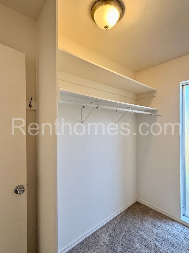 Building Photo - 1588 Rambla Puesta