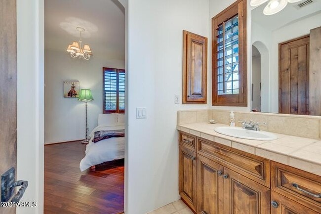 Building Photo - 8280 E Tailfeather Dr