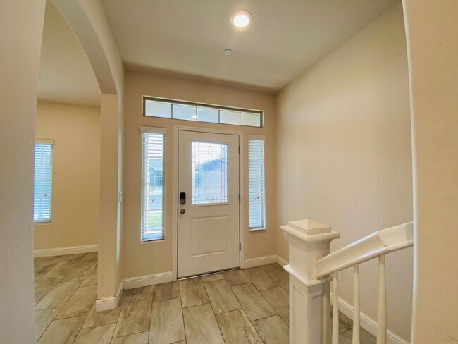 Building Photo - $3,195 Leonard & Shaw, 5 Beds - Alamos Ave...