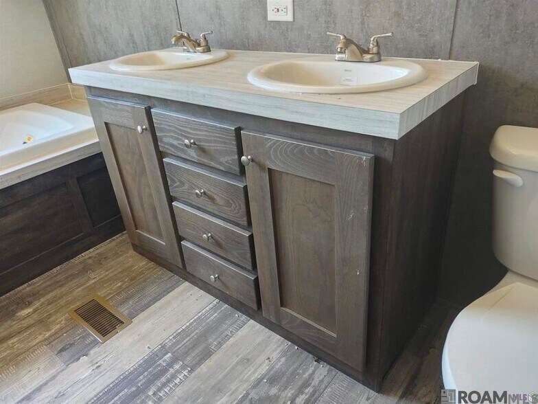 Building Photo - 18884 Scivicque Ln