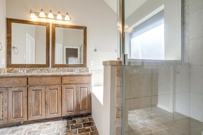 Building Photo - 3 bedroom, 2 bath Home in Coveted Aledo ISD!