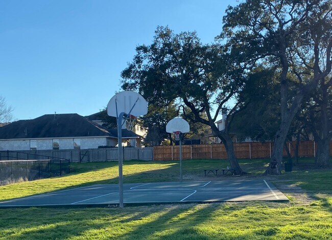 Building Photo - 8415 Spicewood Bend