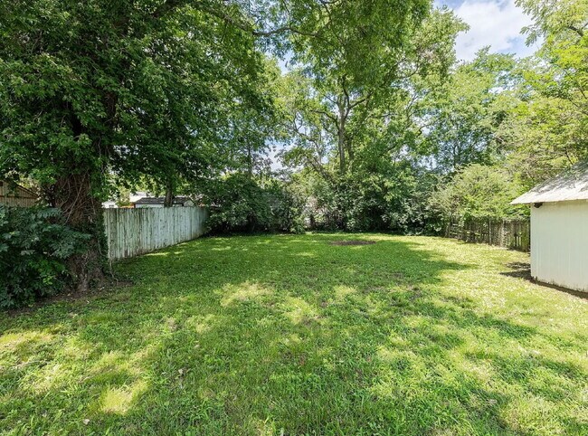 Building Photo - Vintage Charm, Modern Comfort & a Fully Fenced Backyard in Madison