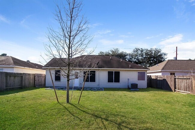 Building Photo - 16209 N View Ct