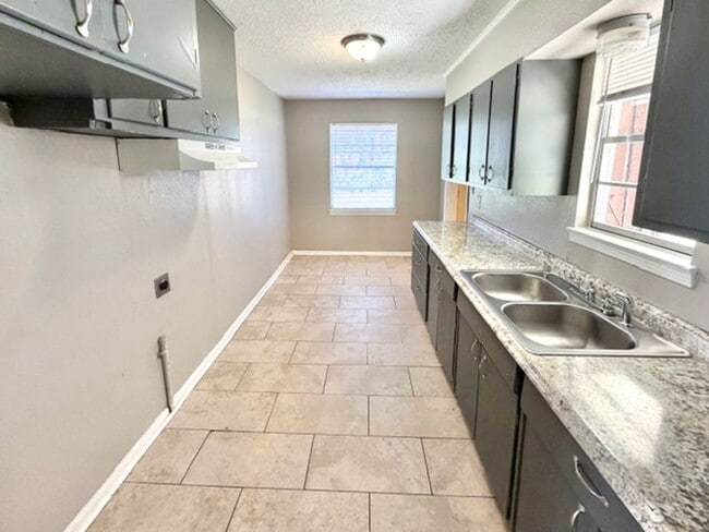 Building Photo - LochinvarDr5572