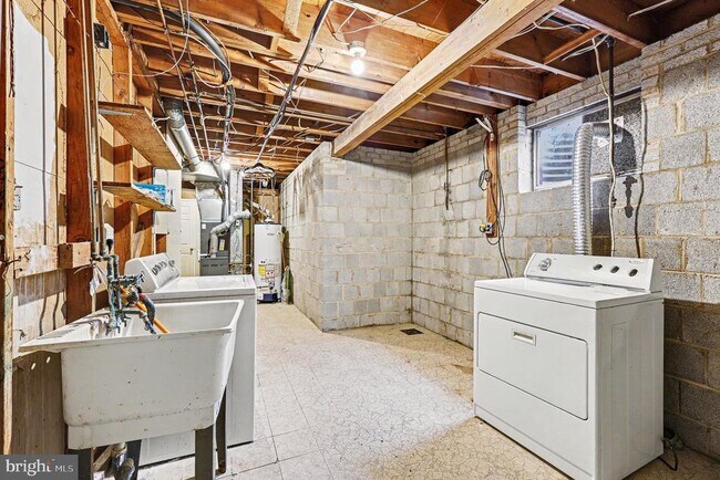 Building Photo - 7014 Dower House Rd