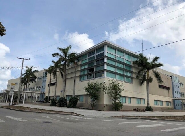 Building Photo - 680 NE 136th St