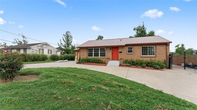 Primary Photo - 1414 W Cypress St