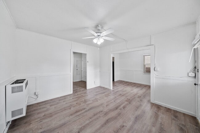 Building Photo - North Park - Detached Bungalow 1 bed / 1 b...