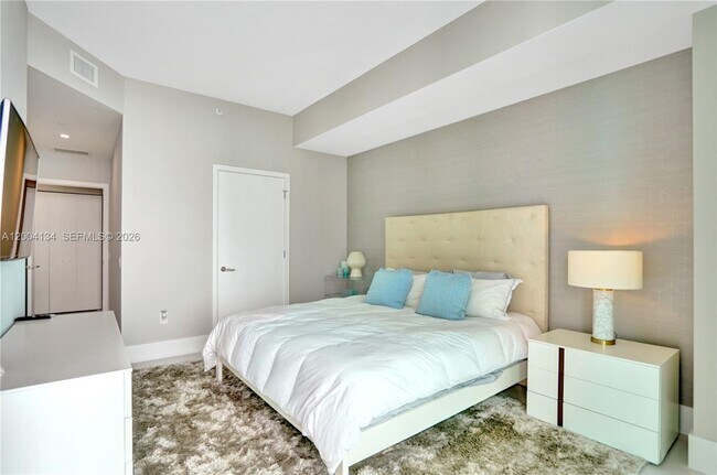 Building Photo - 501 NE 31st St