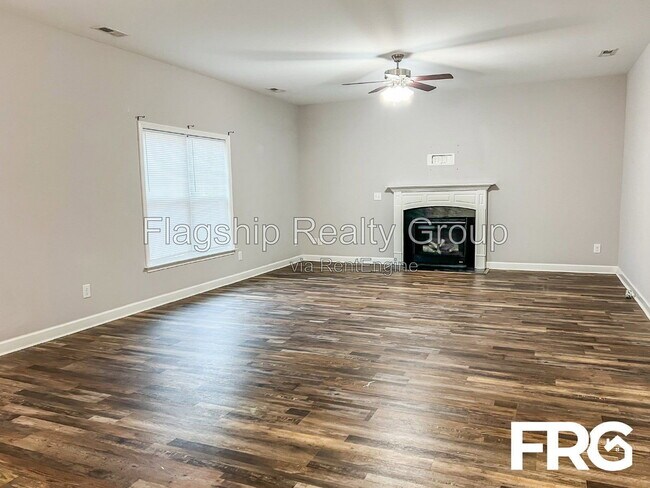 Building Photo - 491 Fallingbrook Dr