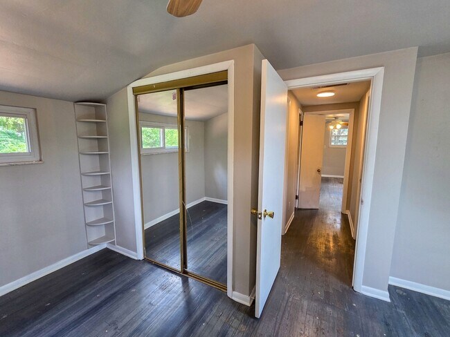 Building Photo - 151 Mahoning Dr