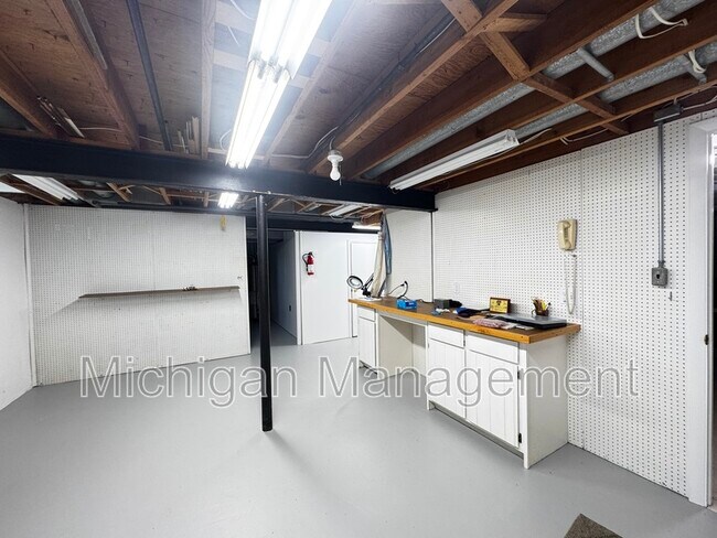 Building Photo - 42098 Banbury Rd
