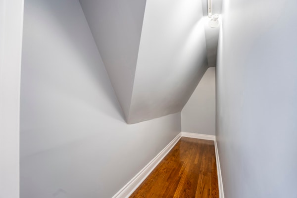 Building Photo - 1215 N Harding Ave