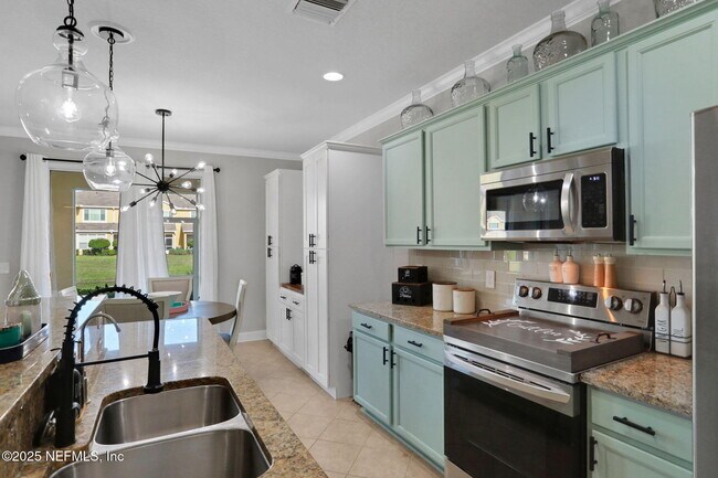 Building Photo - 14163 Mahogany Ave