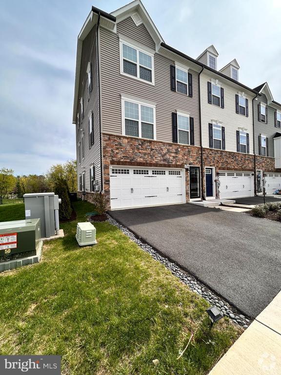 Building Photo - 1716 Atlas Dr