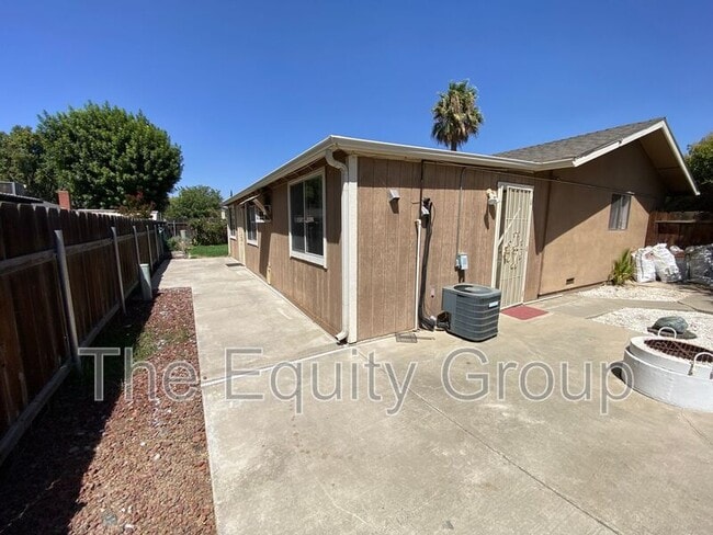 Building Photo - 1927 S Julieann Ct