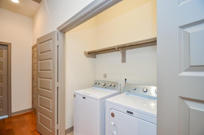 Building Photo - 5943 Kansas St