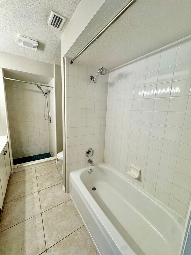Building Photo - Spacious 3 Bedroom 2 Bath home, close to lake Minneola and Downtown Clermont