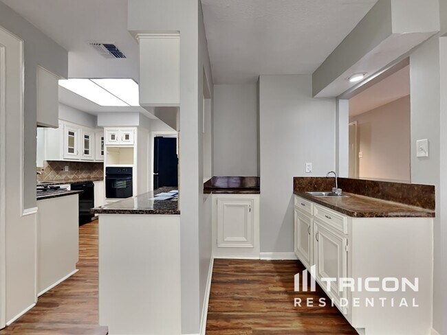 Building Photo - 7315 Rancho Mission Drive Houston TX