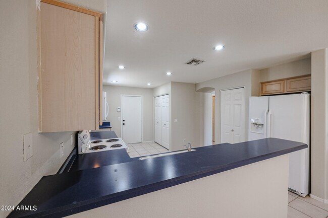 Building Photo - 6921 W Juniper Ave
