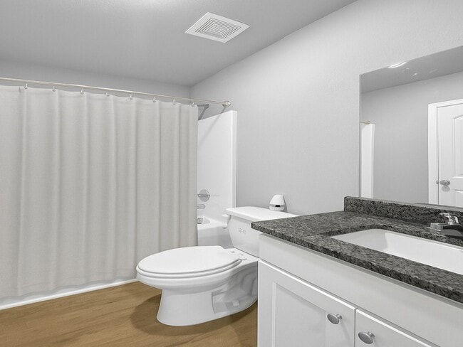 Building Photo - Charming 3BR/2BA Renovated Duplex | Ranch-Style Living in Colonial Gardens