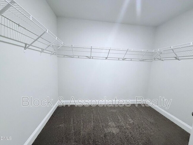 Building Photo - 824 Roane St