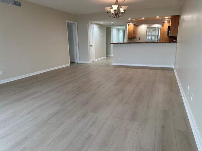 Building Photo - 3510 Oaks Way