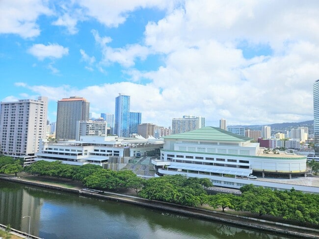 Building Photo - 1717 Ala Wai Blvd