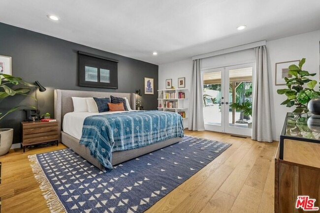 Building Photo - 5646 S Sherbourne Dr