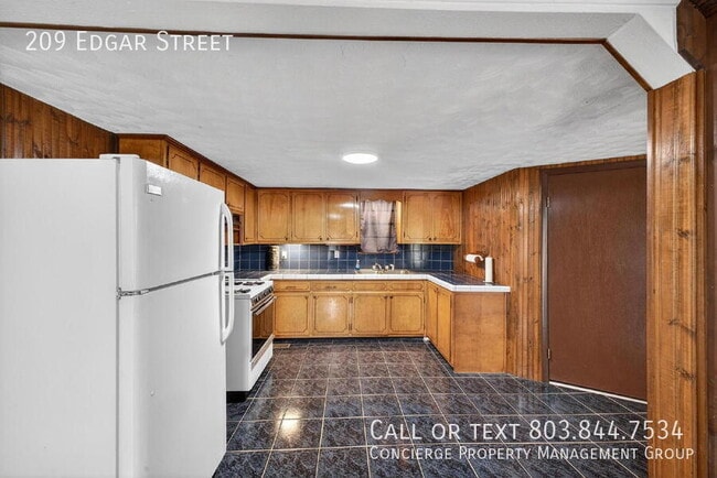 Building Photo - 209 Edgar St