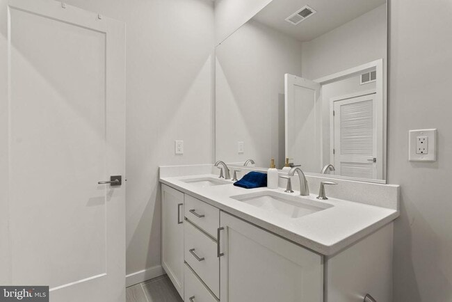 Building Photo - 7401 Backett Wood Ter
