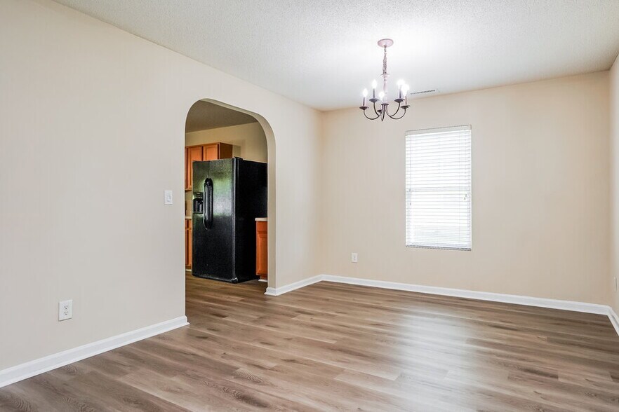 Building Photo - 51 Valleyfield Dr