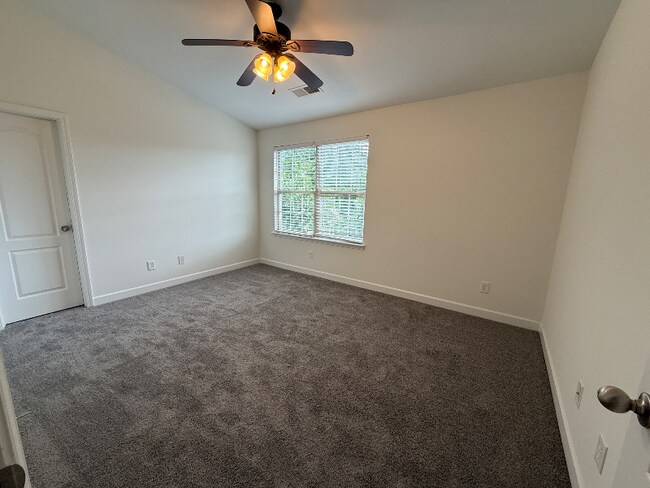 Building Photo - 387 Brooklet Ct