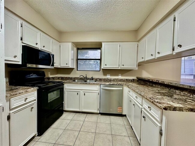 Building Photo - 1611 Onion Creek Village Dr