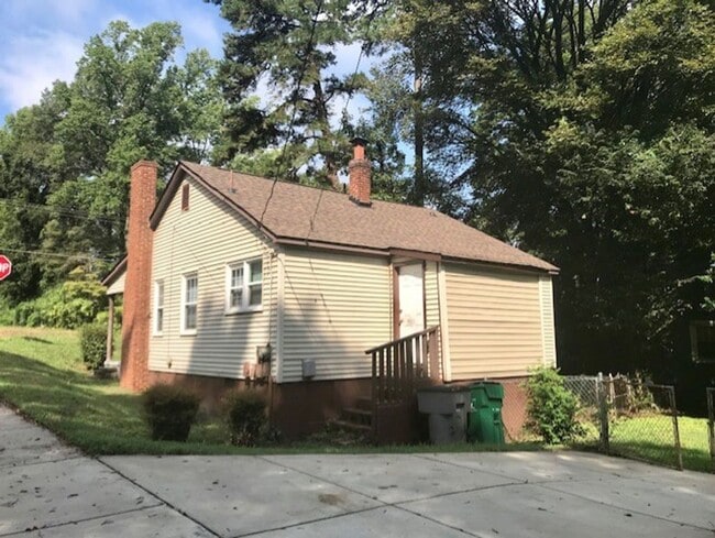 Building Photo - This adorable  2 Bedroom 1 bath home on Glenwood Drive