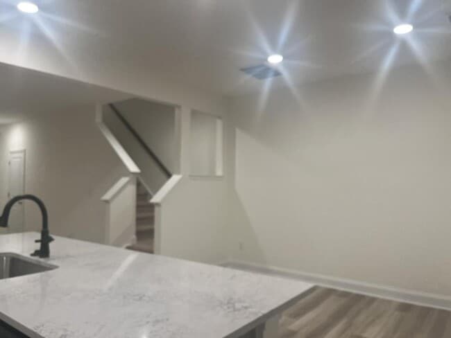 Building Photo - 72 Hyacinth Ln