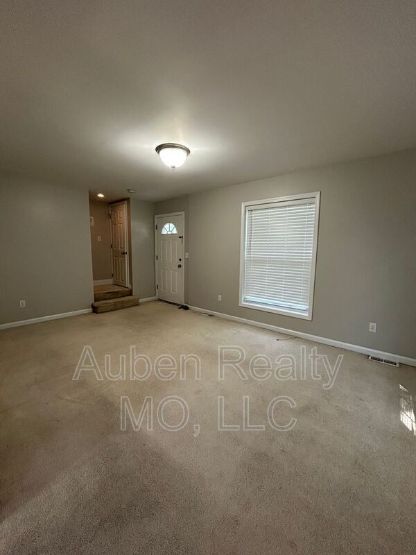 Building Photo - 6610 Metcalf Ave