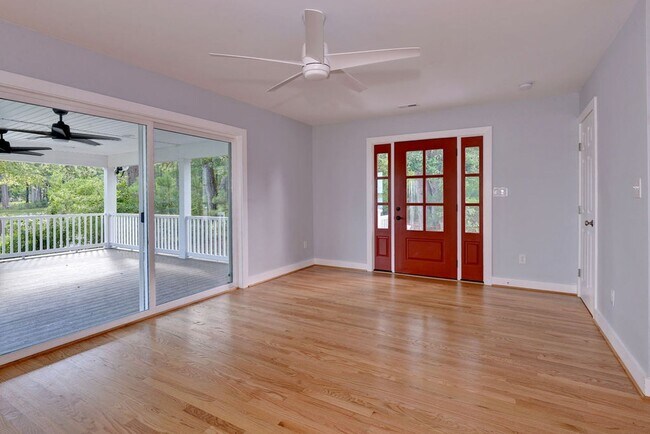 Building Photo - New Waterfront Home