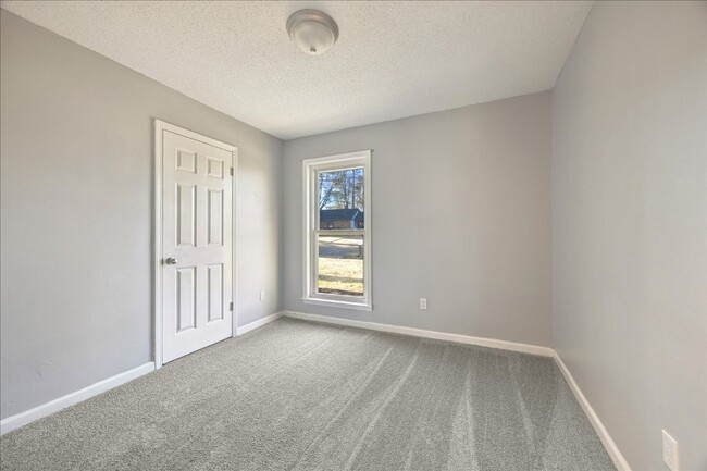 Building Photo - 3BED/2BATH REMODELED