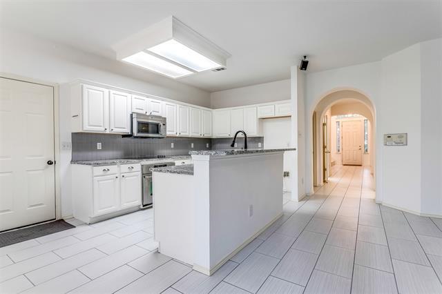 Building Photo - 204 Forest Ln