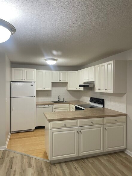 Building Photo - 2400 Harbor View Dr