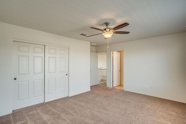 Building Photo - Charming 4-bed, 3.5 bath home with full SOLAR at Trailside community on Happy Valley in North Peoria