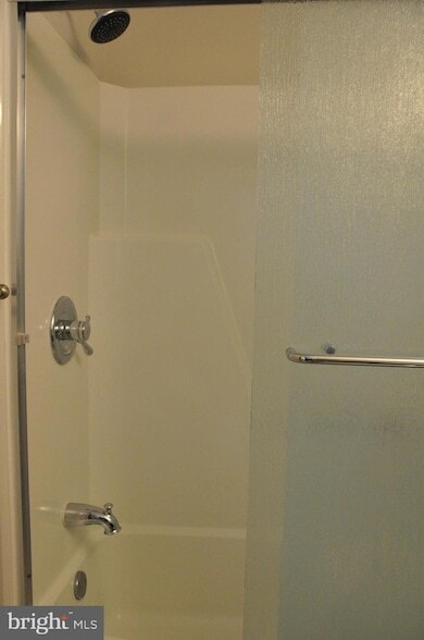 Building Photo - 9705 Glen Ave